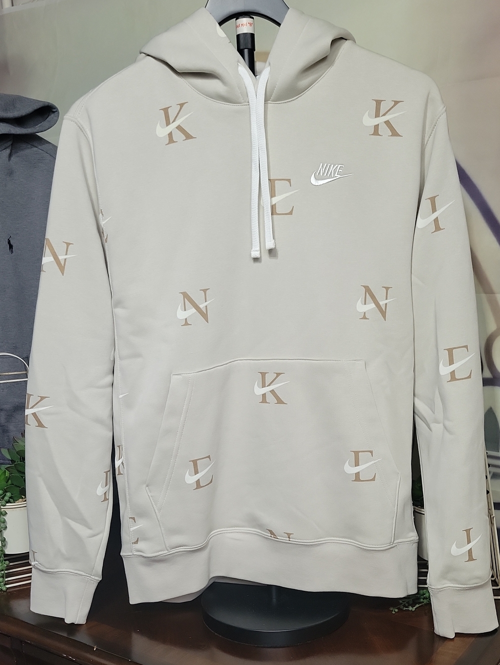 Nike Men’s Taupe Logo-Print Pullover Hoodie